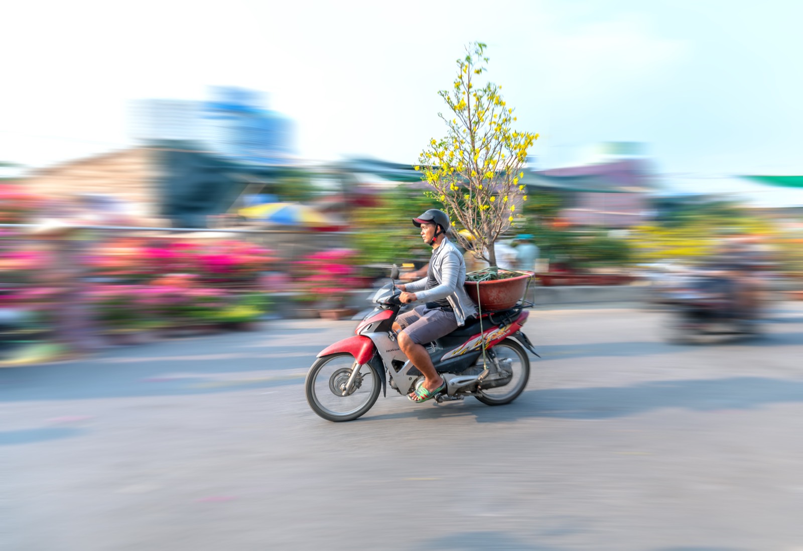 Tet 2027 in Vietnam: What Actually Closes, and What a Renter Has to Settle First